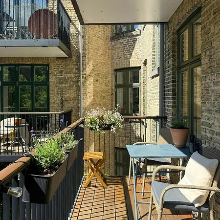 Modern Flat By The Lakes In *