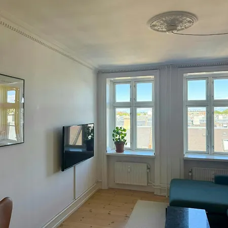 Modern Flat By The Lakes In *