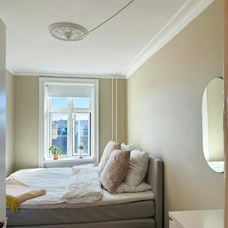 Modern Flat By The Lakes In *